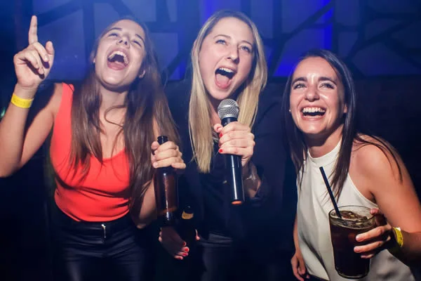 Discos y boliches con cena show con karaoke