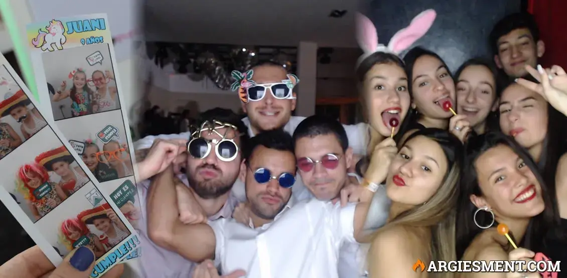Cabina de Selfies: Alquiler de cabina de fotos para fiestas y eventos