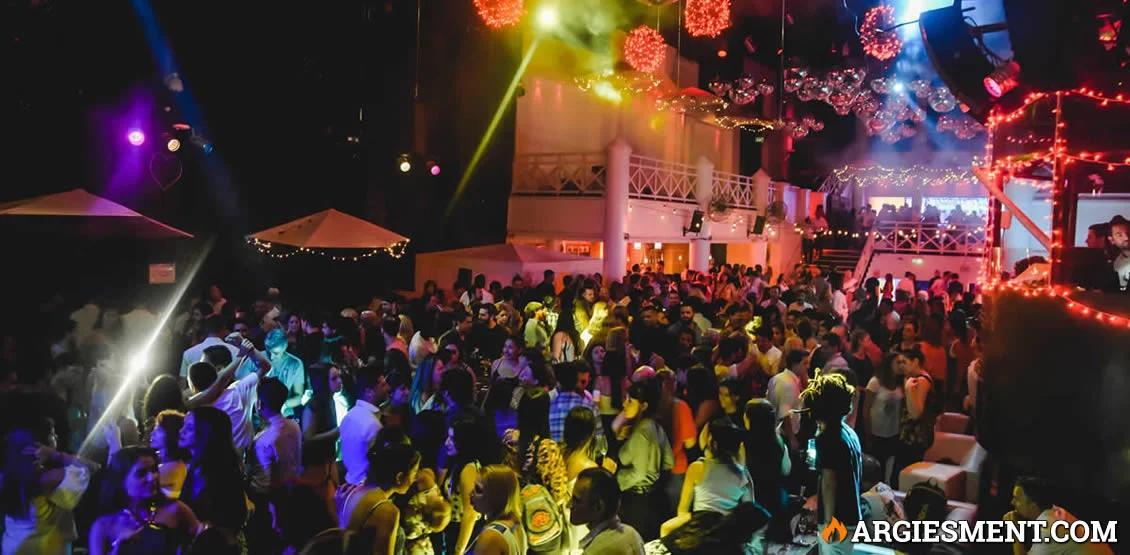 Ir a bailar a Goa La France para mayores de 30 en el Centro de Buenos Aires