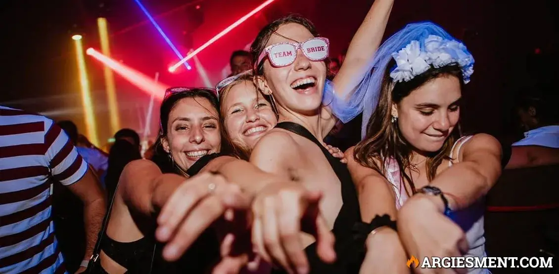 Ir a bailar al boliche Hacheef para mayores de 30 en Palermo, Buenos Aires
