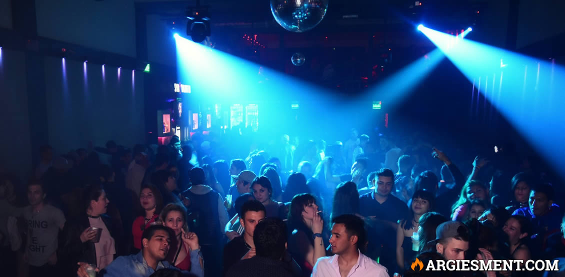 Ir a bailar a Terrible Lunes con free pass para mayores de Centro, Buenos Aires