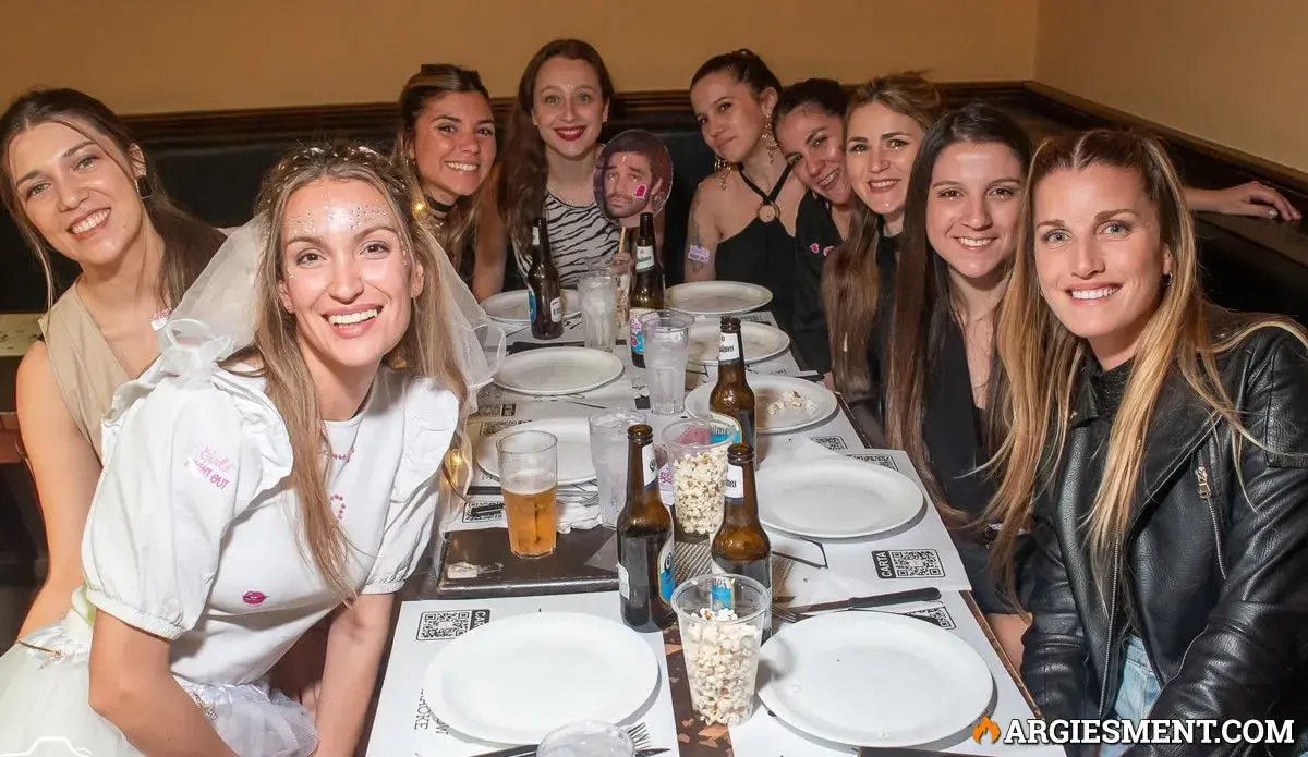 Beneficios y descuentos en Live! Bar cena show karaoke Palermo