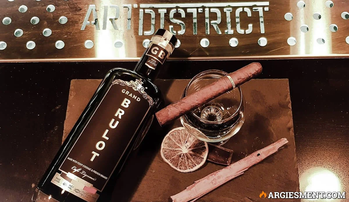 Salir a tomar algo a Art District Bar Palermo