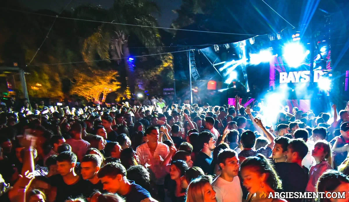 Ir a bailar con lista gratis a Bayside Nightclub