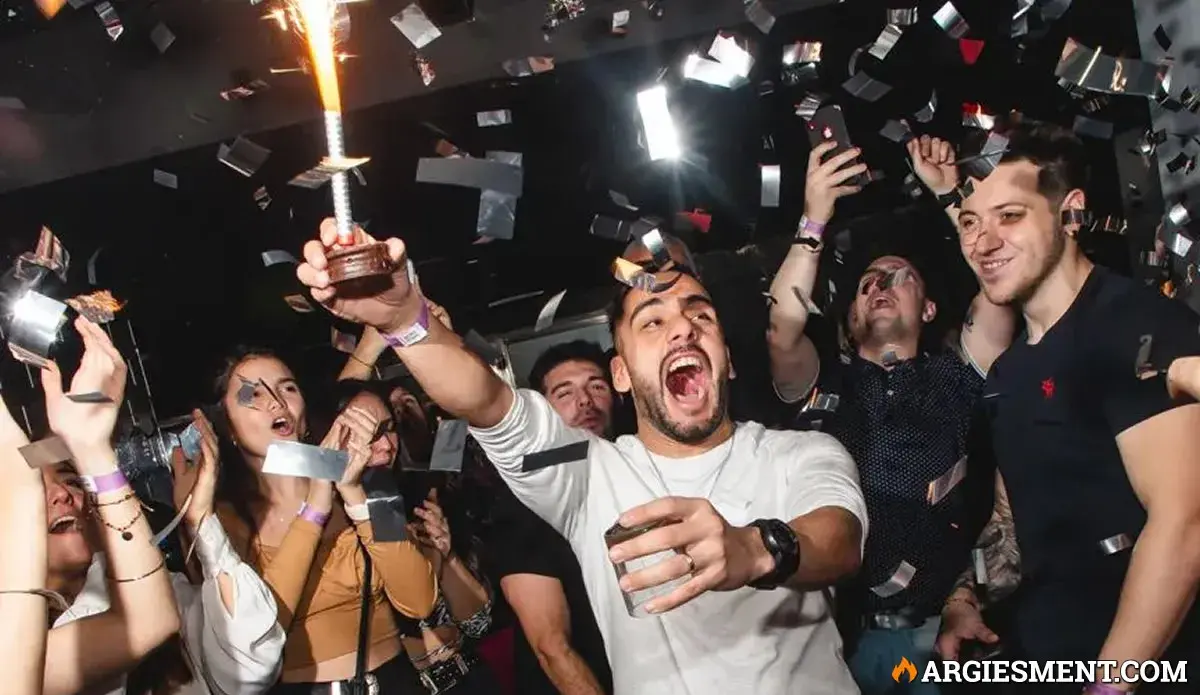 Ir a bailar con lista gratis a la disco La Boite by Trendy para mayores de 25 años