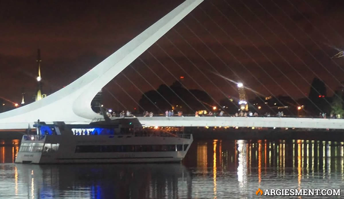 Beneficios y descuentos en Fiesta en Barco: Catamarán Galileo, Puerto Madero