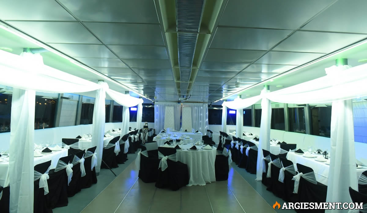 Ir a bailar y cenar alCatamarán Galileo, Puerto Madero, Ciudad de Buenos Aires