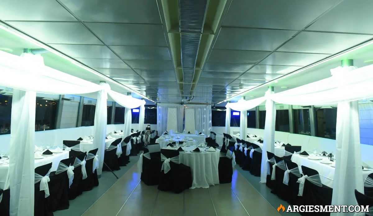 Ir a bailar y cenar alCatamarán Galileo, Puerto Madero, Ciudad de Buenos Aires