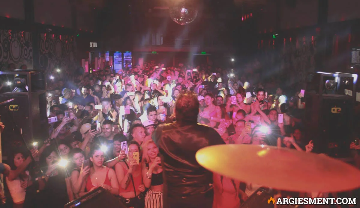 Ir a bailar con lista gratis a Terrible Lunes