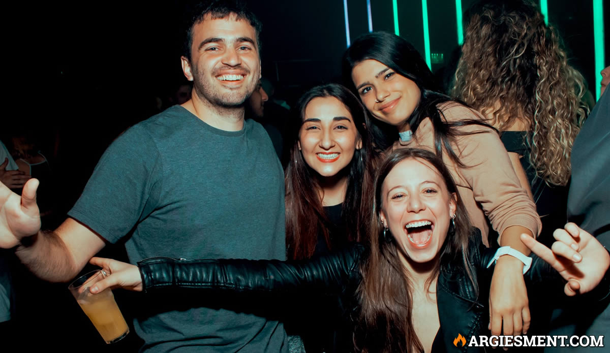 Ir a bailar con lista gratis a Volt Club